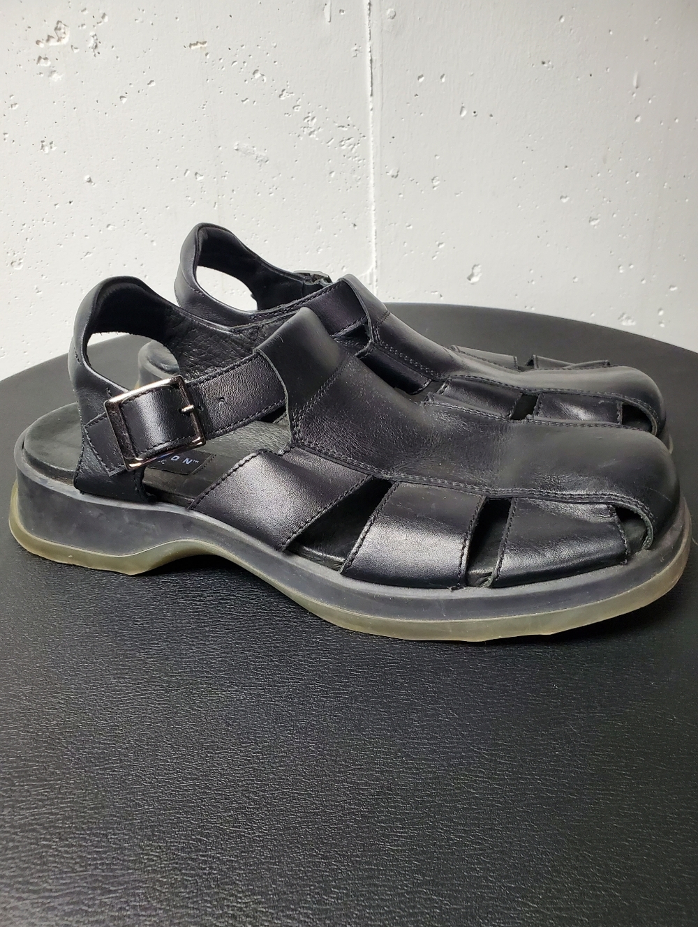 Kenneth Cole Black Leather Fisherman-Style Sandals with Buckle Sz 11